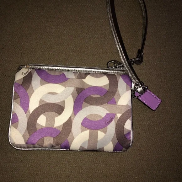 COACH Madison Graphic OP Art Small Silver and Purple Wristlet

Wristlet - Picture 4 of 6
